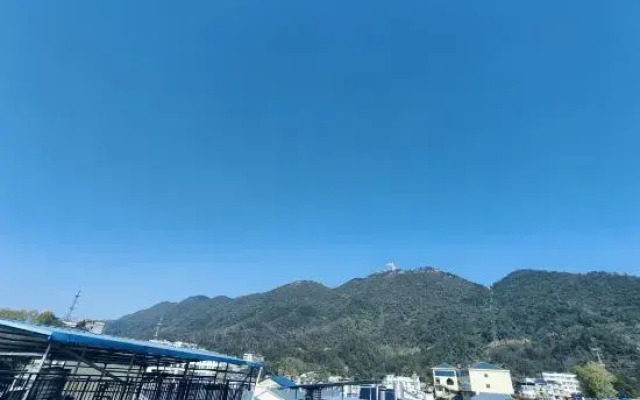 Xiandao Lake Four Seasons Lakeside Hotel (Sky City Scenic Area)