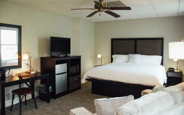Country Squire Inn and Suites