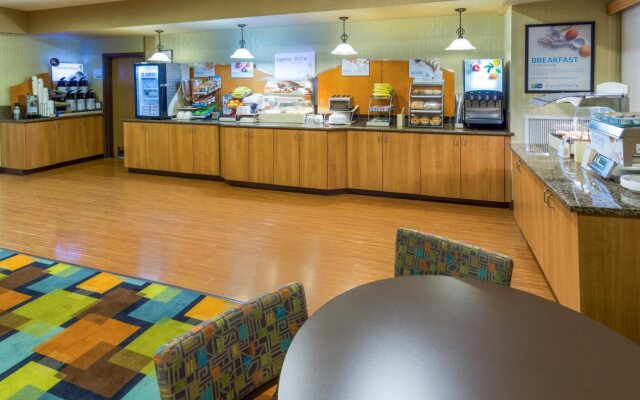 Holiday Inn Express Hotel & Suites Henderson by IHG
