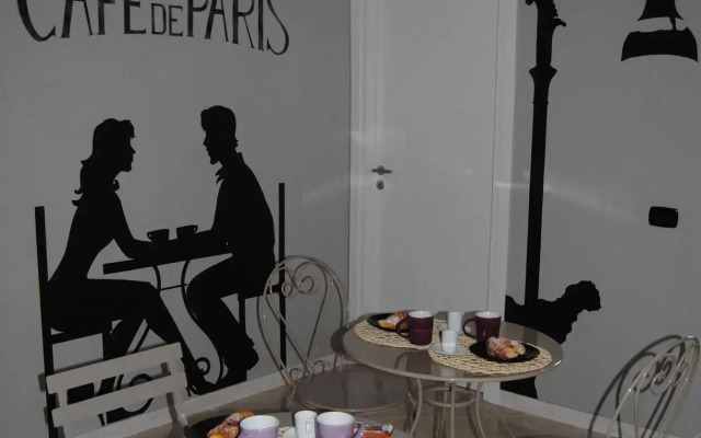 Metropolis Rooms & Services