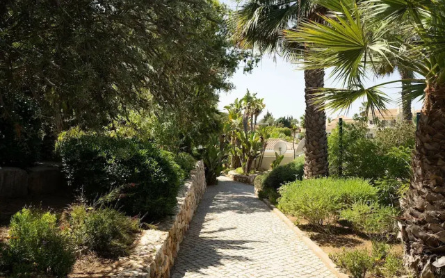 49 Presa da Moura Superbly 2 Bed Townhouse Clos