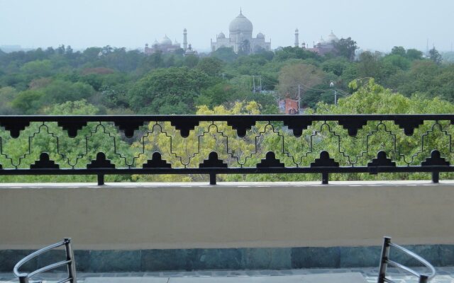 Hotel Taj Plaza