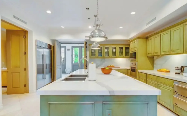 Carolwood - Modern Tuscan Villa With Rolling Lawns and Loggia in Holmby Hills