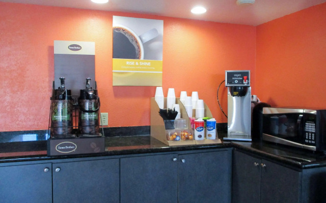Rodeway Inn & Suites Thousand Palms - Rancho Mirage