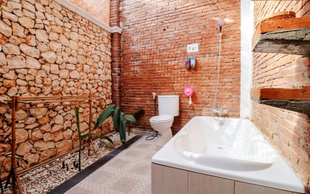 Omah Teras Bata Guesthouse