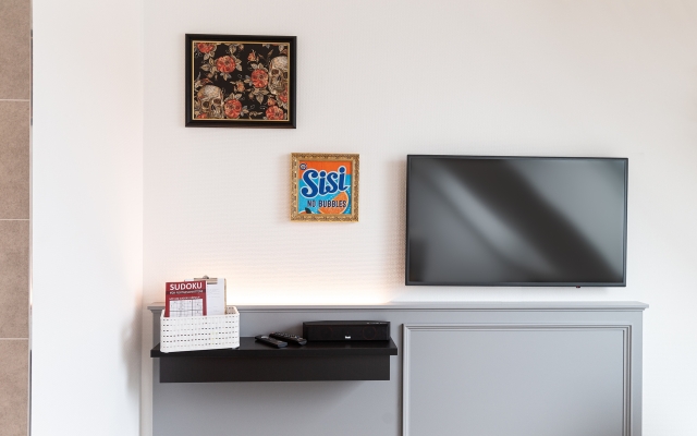 Holiday Inn — the niu, Franz Vienna