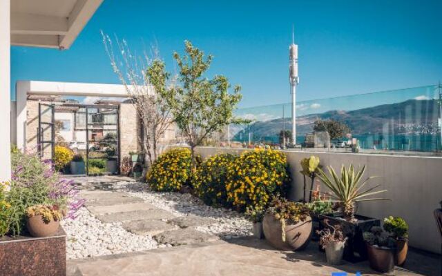 Huahaishe Lake View Inn