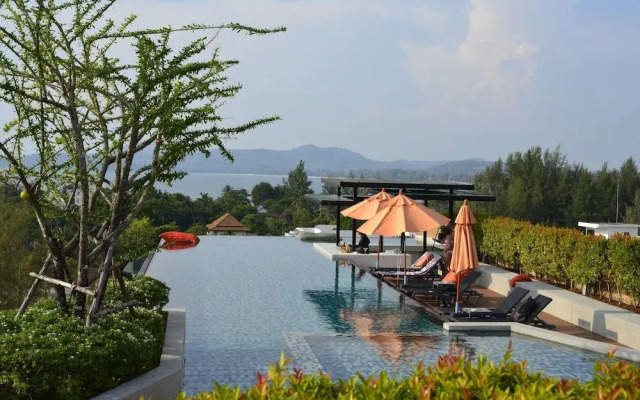 6th Avenue Phuket Surin - by Holy cow
