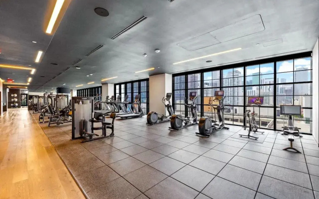 Luxury PH 51st Floor City Views