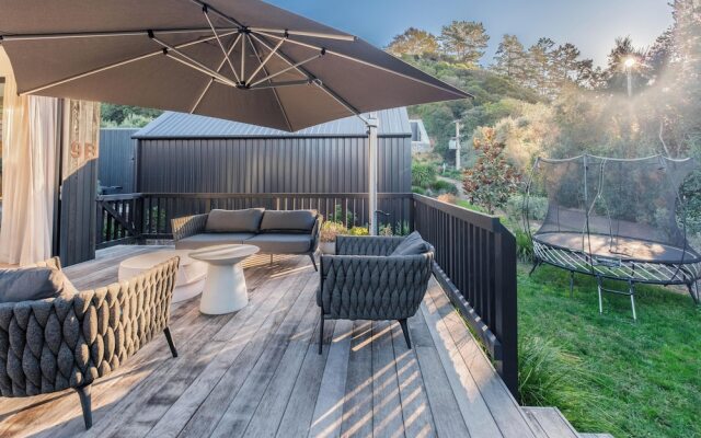 Waiata Beach House - Onetangi Beach