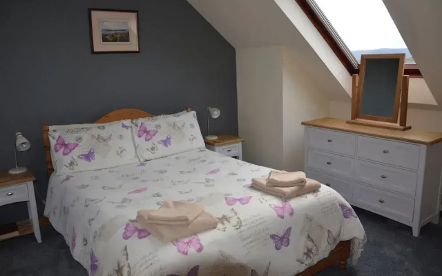 Cozy Aultbea Apartment With Sea View