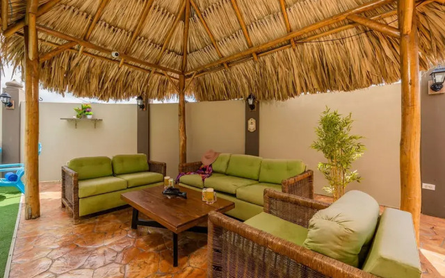 Urban 5BR Private Pool Getaway 10 Min- Bch