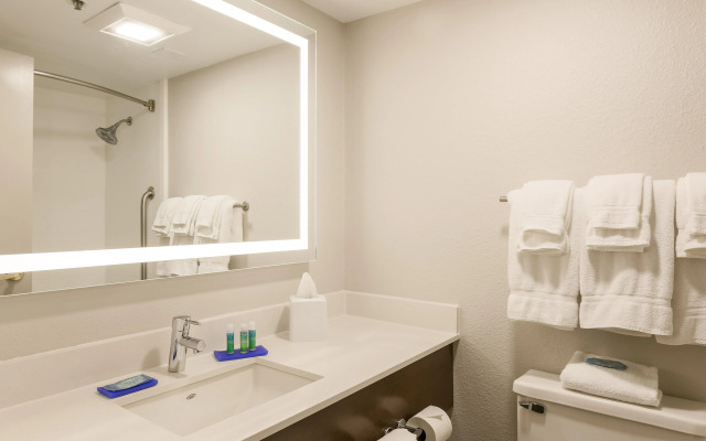 Holiday Inn Express Milwaukee-West Medical Center by IHG