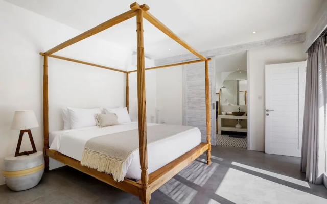 Villa Surga Blue by Alfred in Bali - Brand New 5 BR Pool Villa in the of Seminyak – Guest Rooms – Kerobokan Kelod