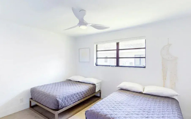 Villa Shapira 6BR Designer Home w Pool