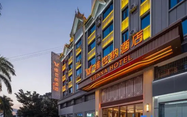 Viena Hotel (Menglian Passenger Station Customs Road Branch)