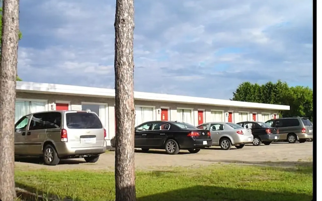 Pine Tree Motel