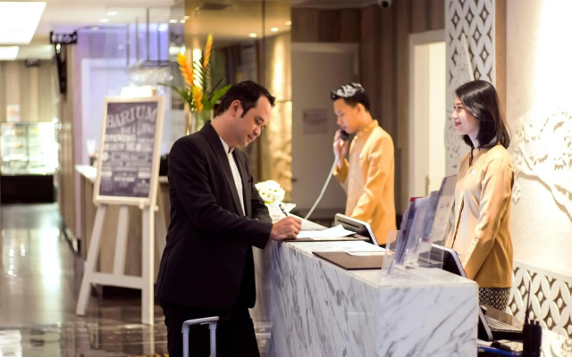Platinum Adisucipto Hotel & Conference