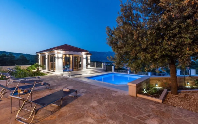 Beautiful Villa in Selca with Private Swimming Pool