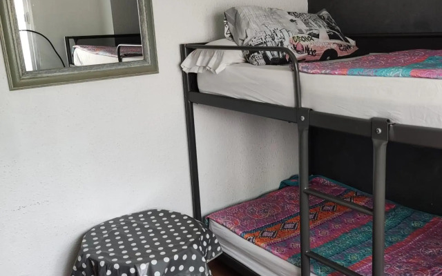 CAJA MAGICA Privada baño compartido