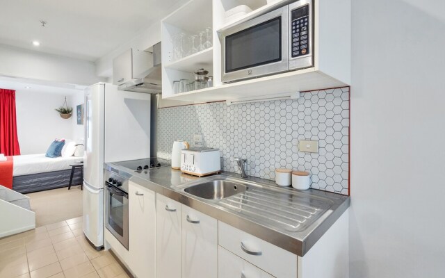 Chic 3 Bedroom City Central with Parking