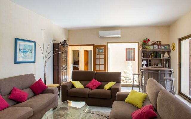 Premium Villa in Ollioules with Swimming Pool