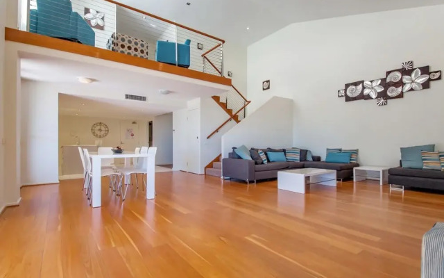 Mantra Aqua, Penthouse 83/1A Tomaree Street