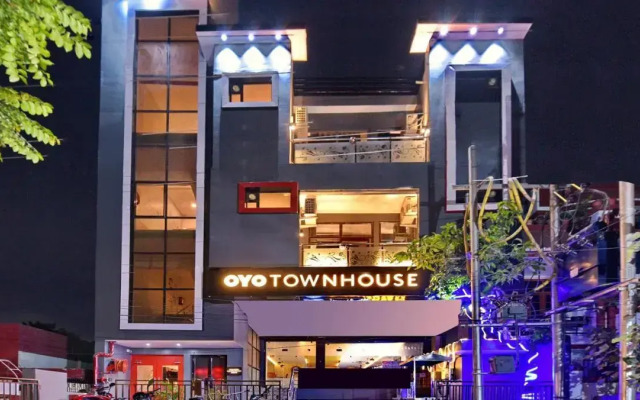 OYO 18258 Flagship Cherry Inn