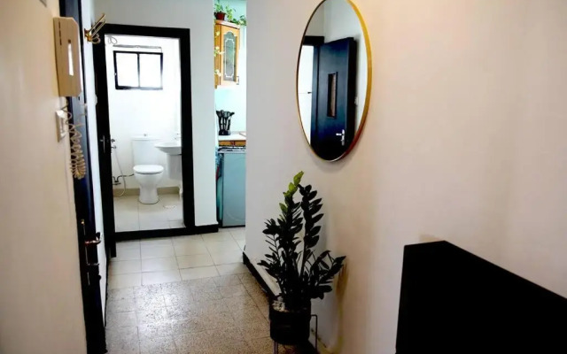 Inspiring 3Bed Unit with Sunny Balcony & Fireplace