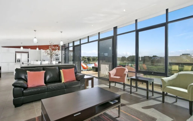 11 Glen Eagles Close