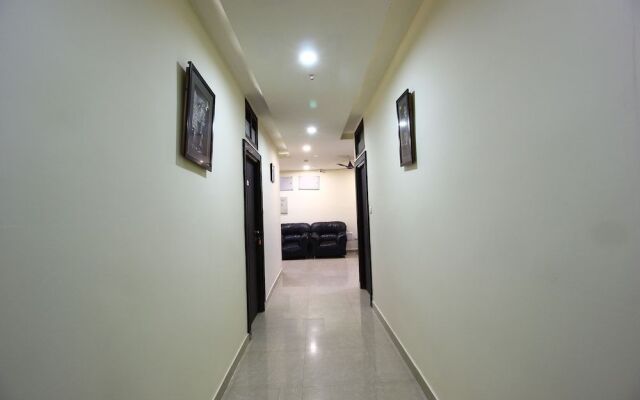 OYO 22737 Chandra Grand Hotel