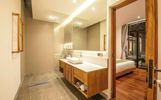 Luxe 6BR Villa, 400m From Canggu Shore