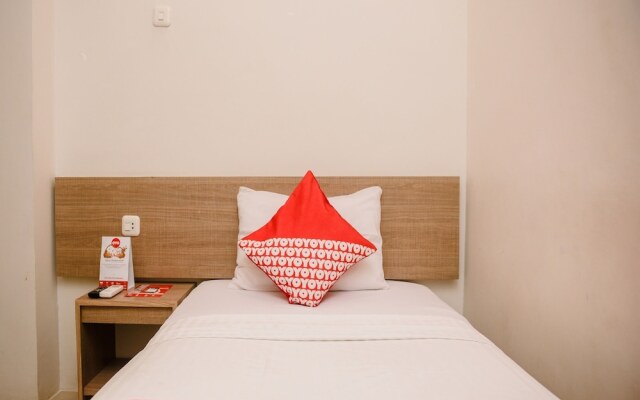 Sans Hotel Max To U Palembang