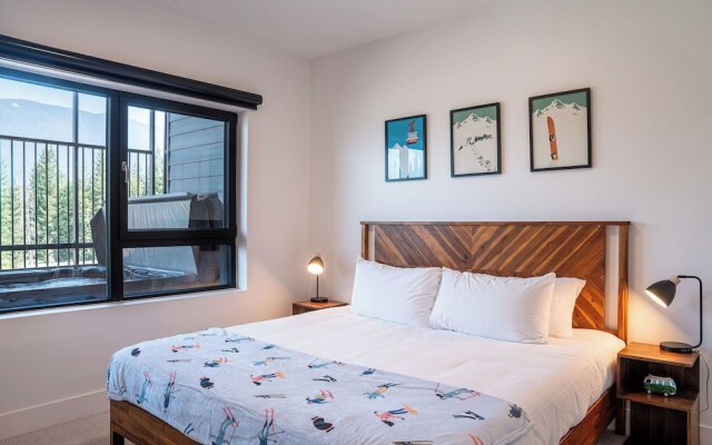 Slopes and Green by Revelstoke Vacations