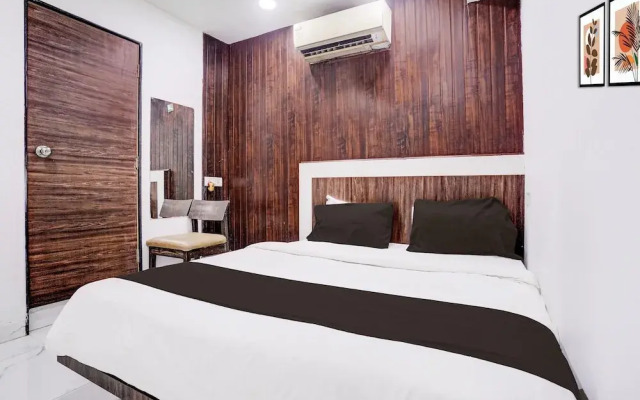 Comfy Stays at Lokhandwala Andheri West