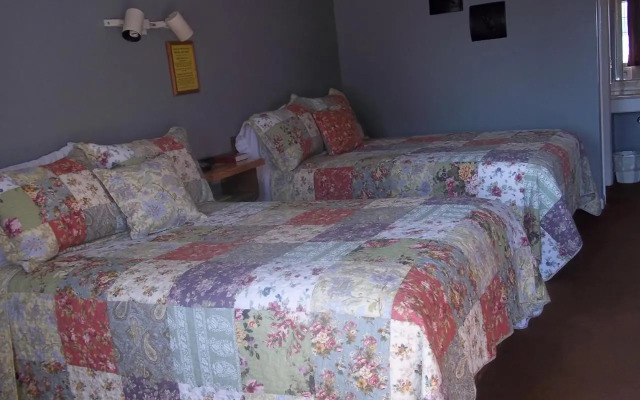 Bay Springs Country Inn & Marina