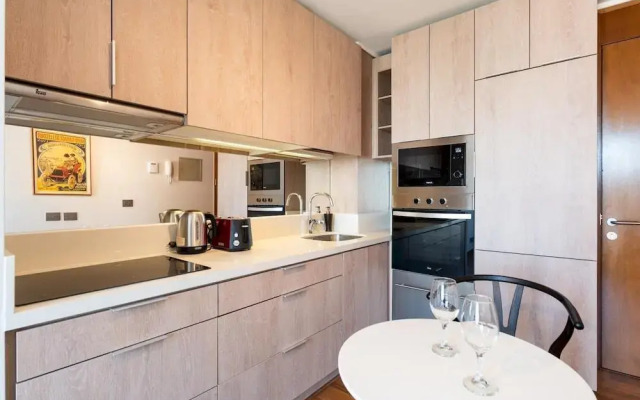 Light Gray Studio W/Parking & Wifi