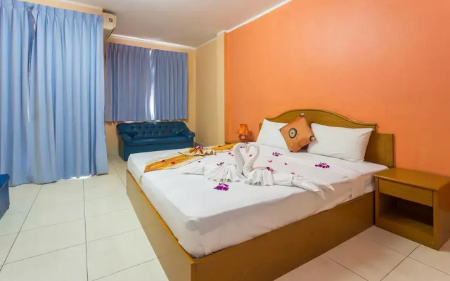 Guesthouse Belvedere - Room for 2 Near Patong Beach, Wifi and Ac