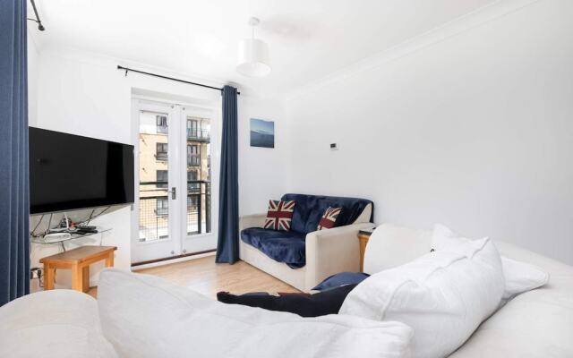 Modern 2 Bed, for up to 4, Excel/city Airport