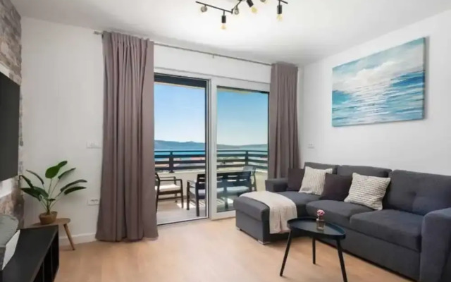 Shimmering Sea Apartment With Terrace