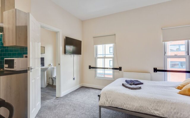 Restful Apartment in Coventry Near Fargo Village
