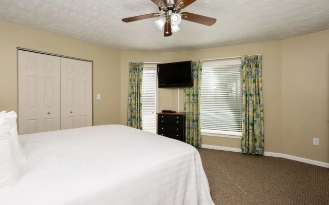 Country Club Villas