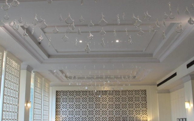 Ploy Palace Hotel