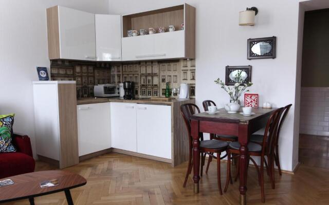 Krakowskie Przedmiescie - Night and Day