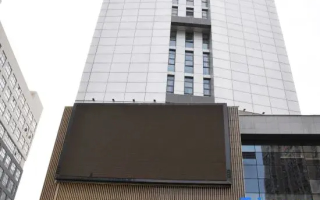 Longshun Hotel