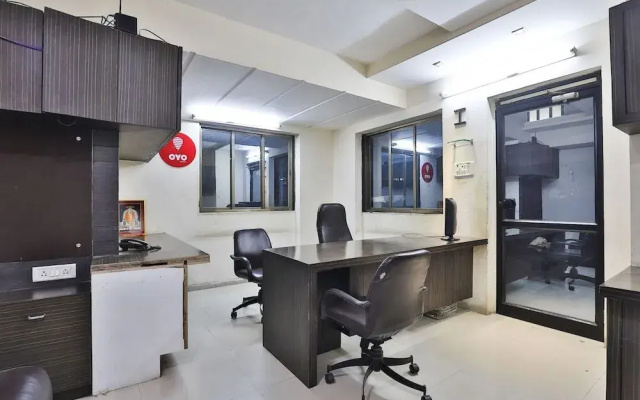 Varma Palace By OYO Rooms