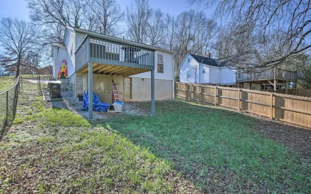 Pet-friendly Greenville Dwelling ~ 2 Mi From Dtwn!
