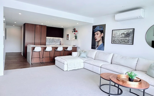 Catalina Bay 2BR w Balcony Views by Zodiak Stays