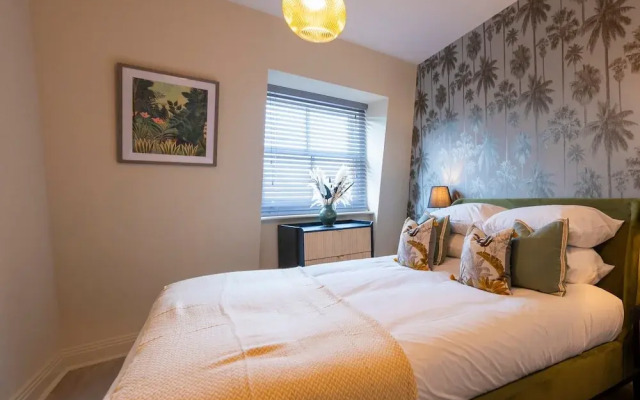 Super Vibrant 2 Bedroom With Parking