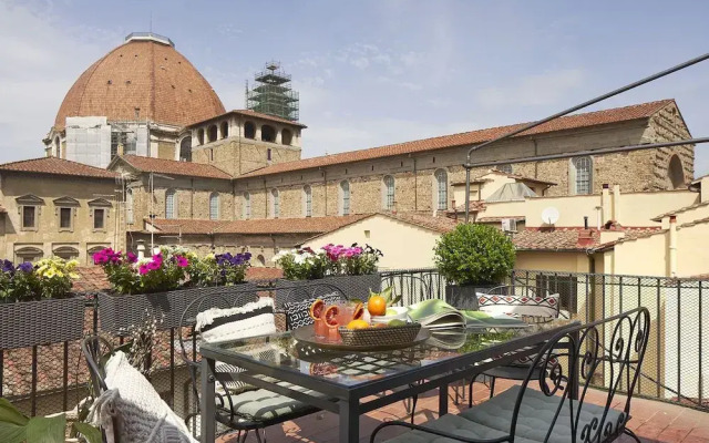 A Few Steps to The Duomo Majestic 5BD Apt